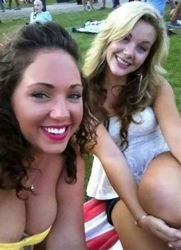 Embarrassing Selfie Fails By People Who Forgot To Check The Background Zestvine
