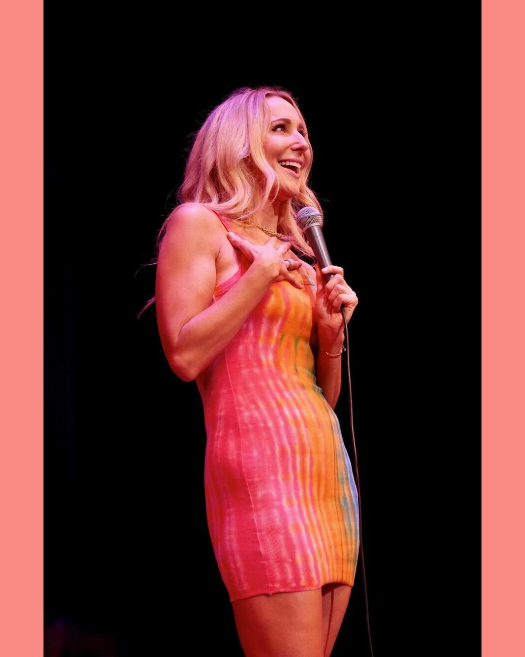 Meet Nikki Glaser, Hot Standup Comedian From USA ZestVine 2024