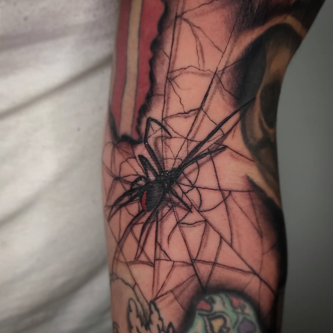 Black Widow Spider Tattoo on leg