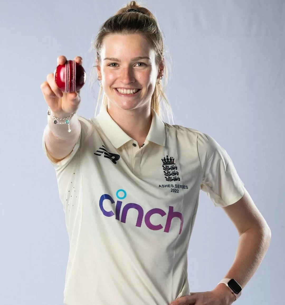 Lauren bell cricketer